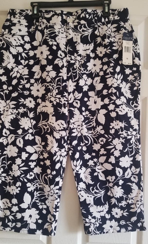 CHAPS Straight Leg Floral Navy White Capri's Size 16